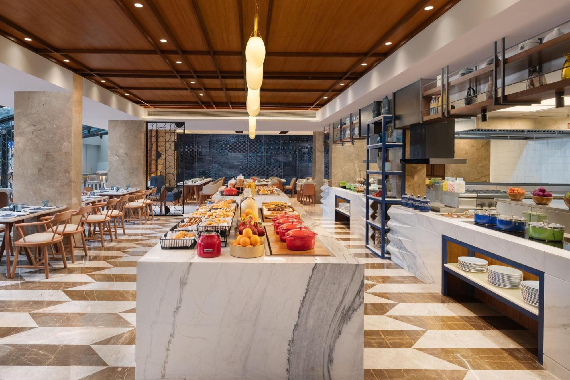 Отель Courtyard By Marriott Goa Колва Экстерьер фото