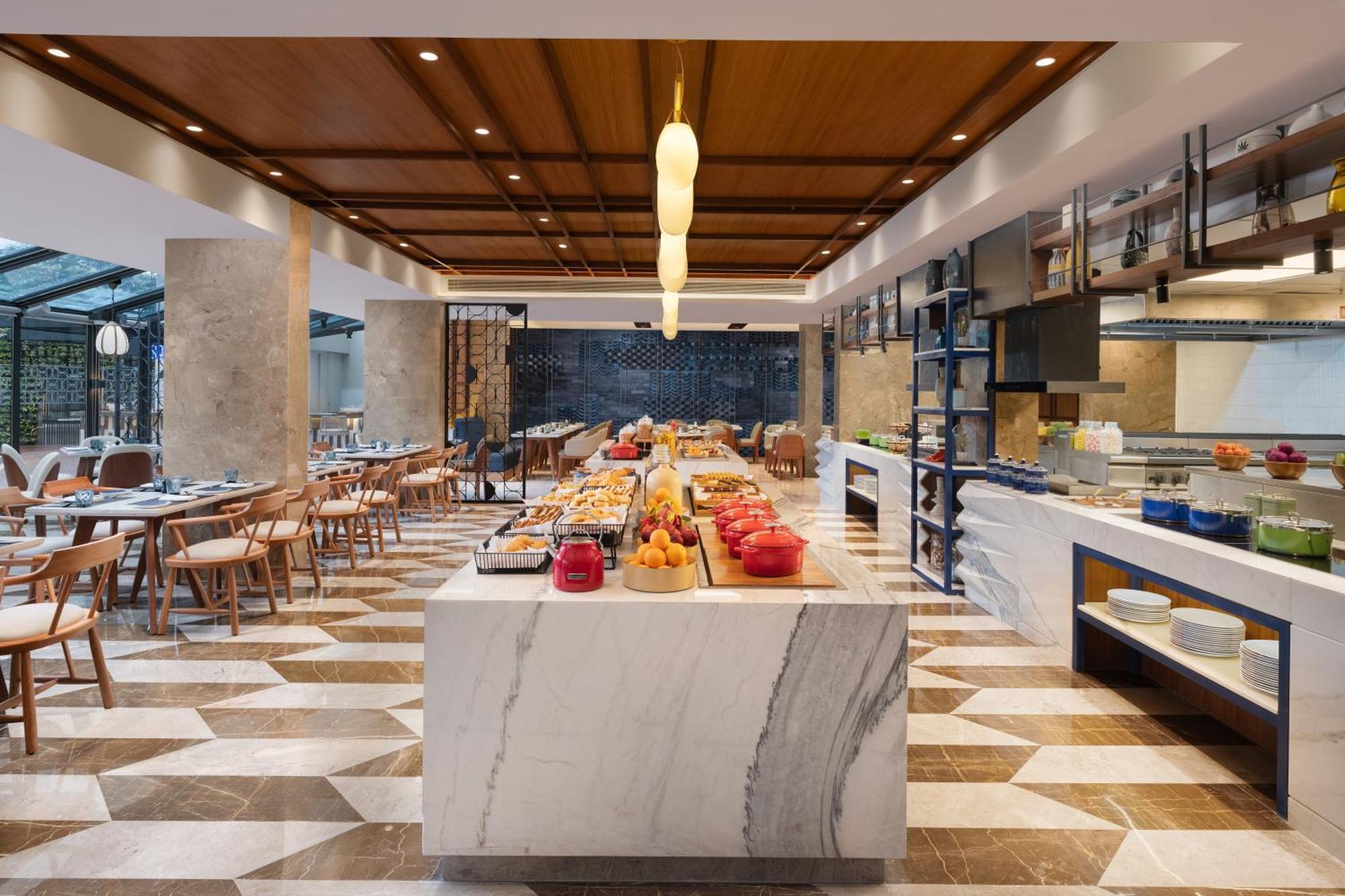 Отель Courtyard By Marriott Goa Колва Экстерьер фото