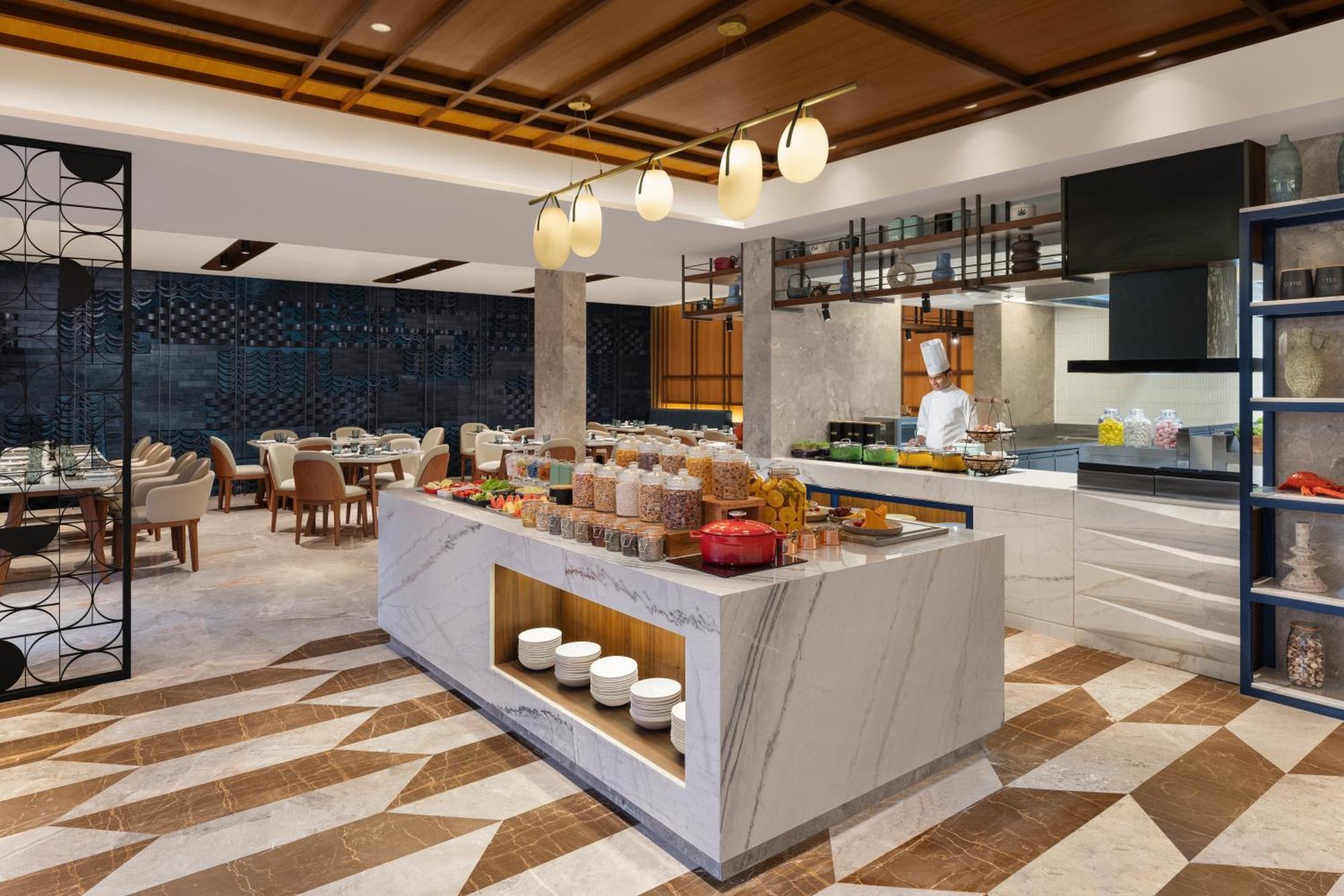 Отель Courtyard By Marriott Goa Колва Экстерьер фото