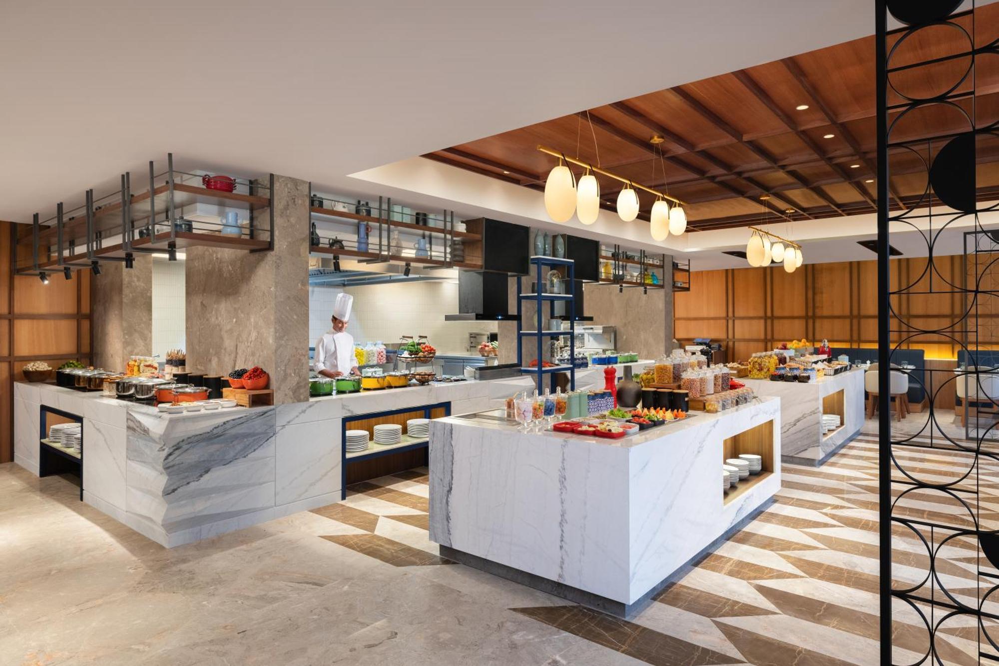 Отель Courtyard By Marriott Goa Колва Экстерьер фото