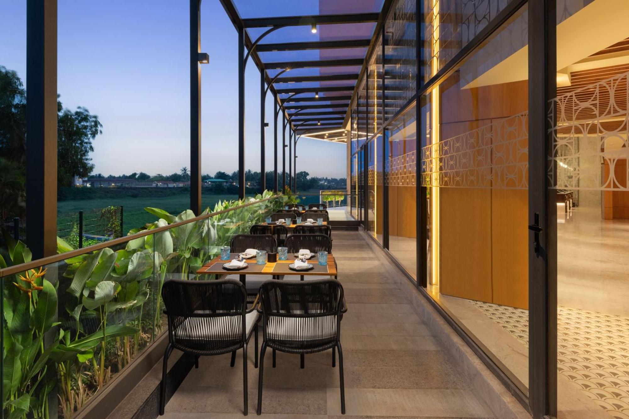 Отель Courtyard By Marriott Goa Колва Экстерьер фото