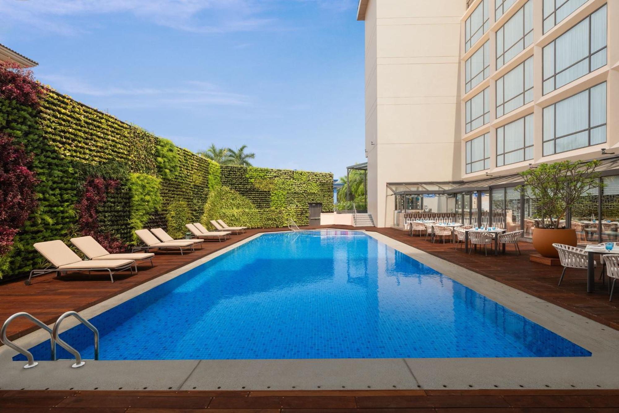 Отель Courtyard By Marriott Goa Колва Экстерьер фото