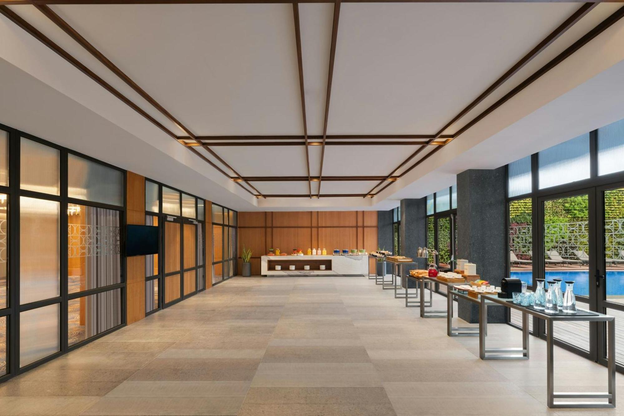 Отель Courtyard By Marriott Goa Колва Экстерьер фото
