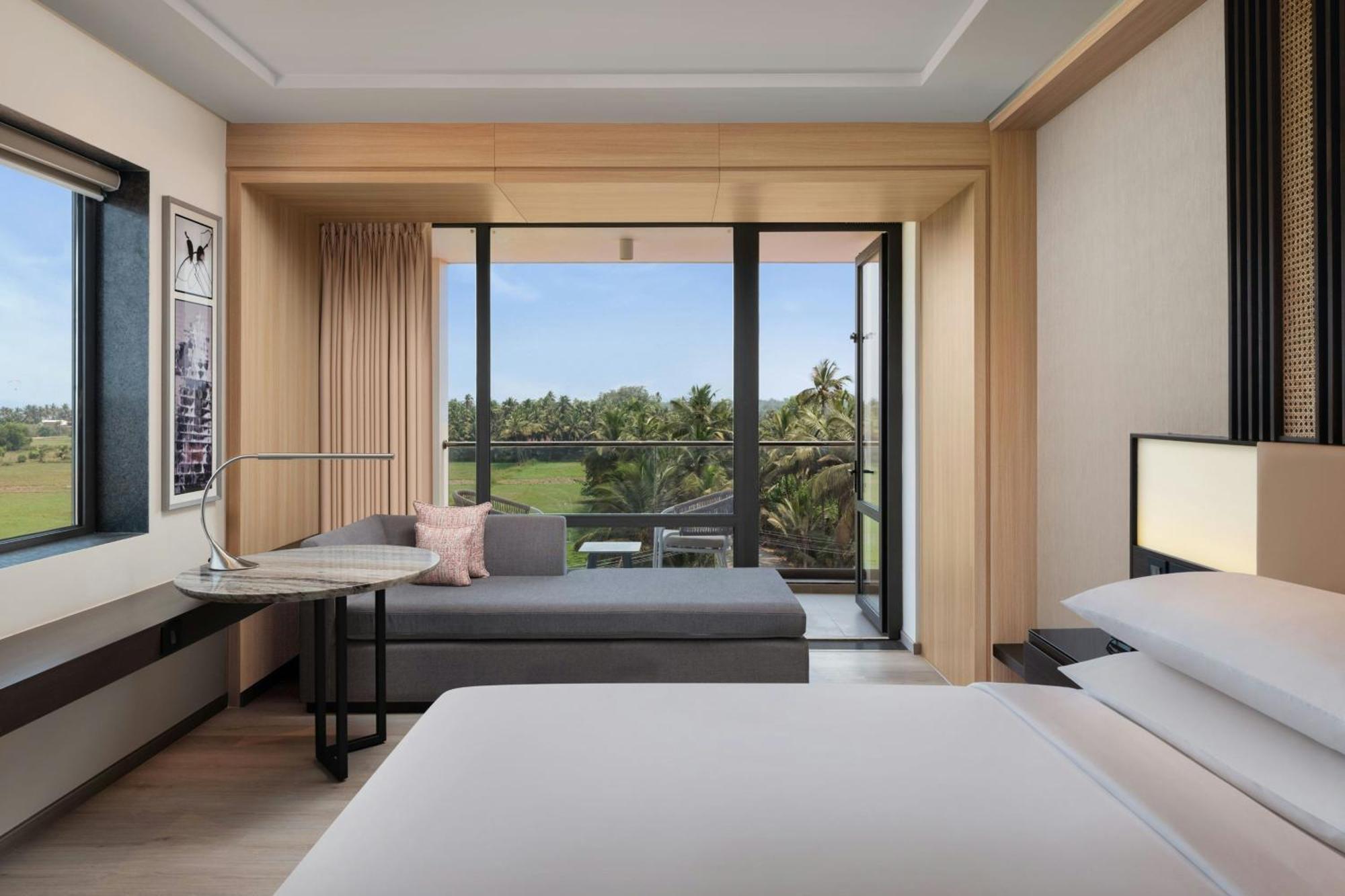 Отель Courtyard By Marriott Goa Колва Экстерьер фото
